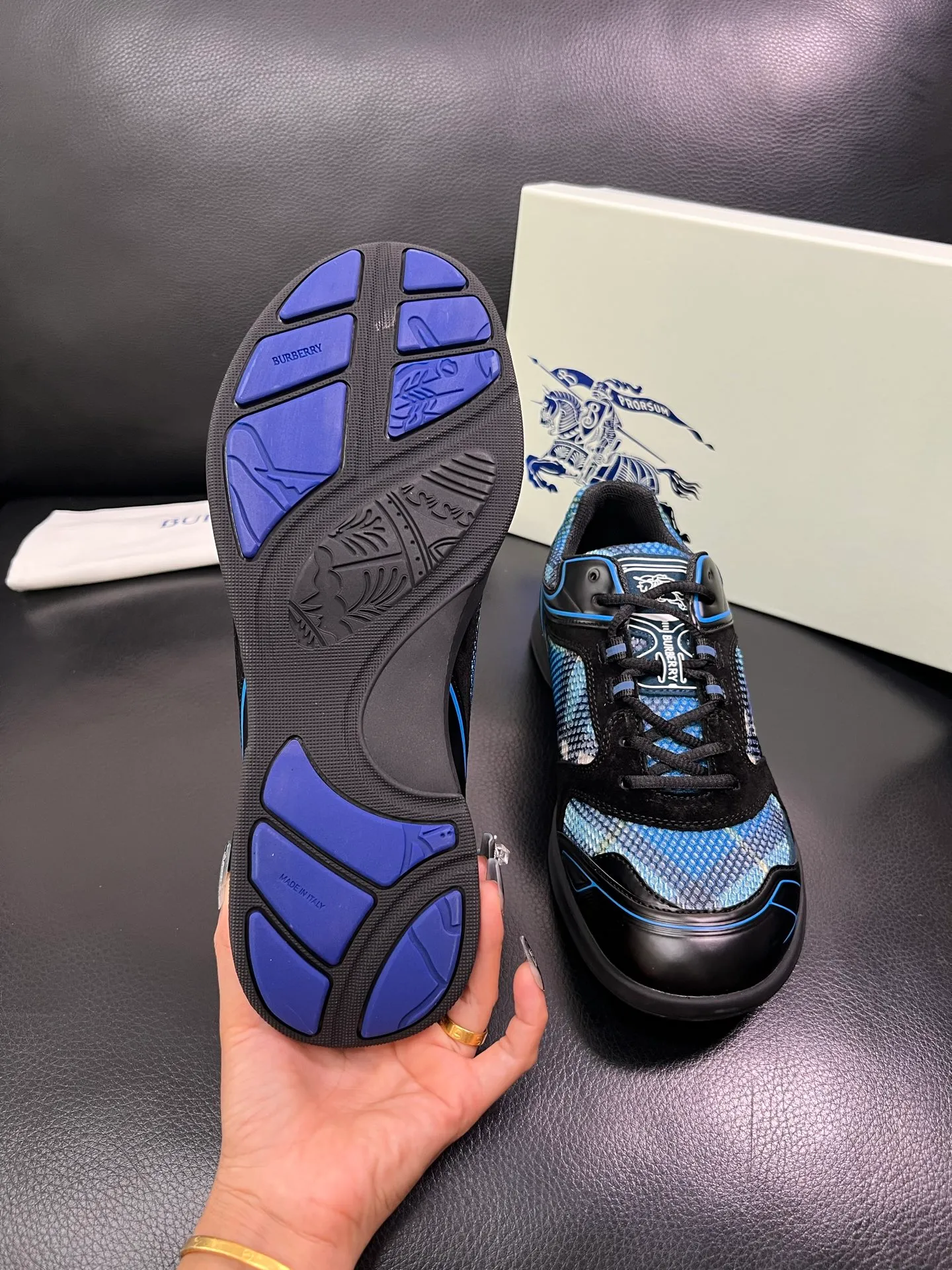 Men's shoes 💰740 BURBERRY top crafts Burberry counter synchronization, original factory configuration imported cowhide fabrics from Italy, high-quality complex splicing process, imported cowhide inner pads, breathable and comfortable, soles: original soles specially provided by the original factory, original and single goods High quality welcome to compare, code number 38-44 (customized 45 46) 85855